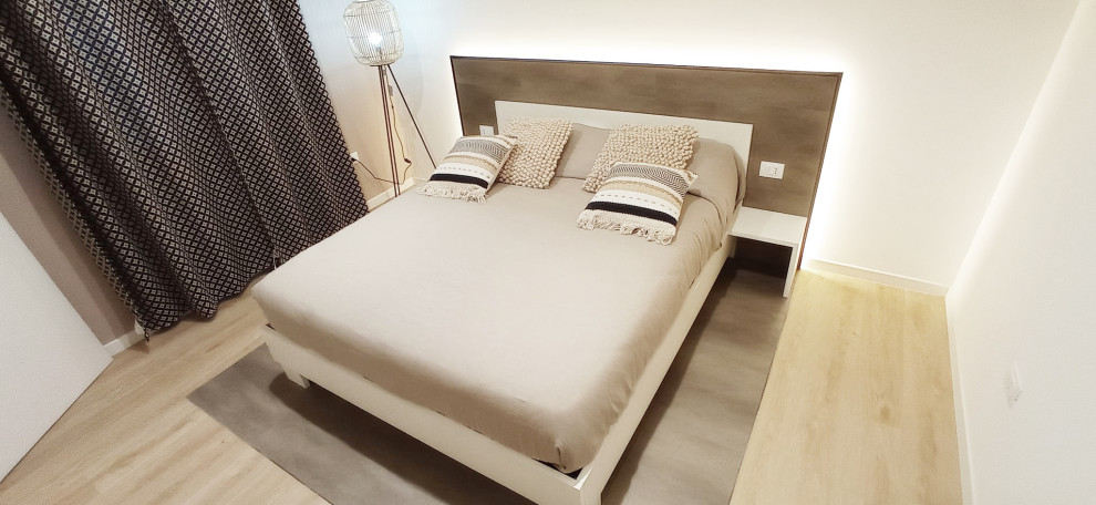 This is an example of a mediterranean bedroom in Cagliari.