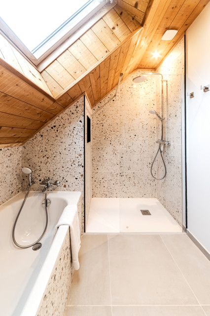 Cornill&eacute; farmhouse-bathroom