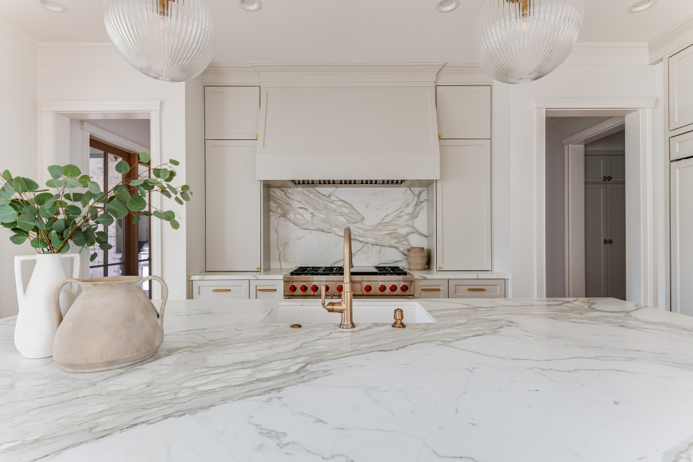 Inspiration for a transitional kitchen remodel in Dallas