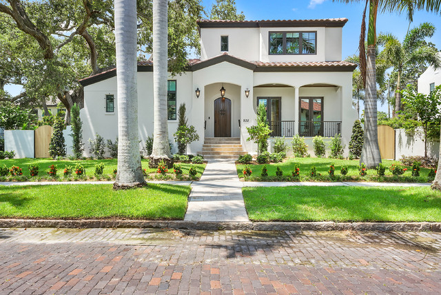 935 17th Ave NE mediterraneo-fachada