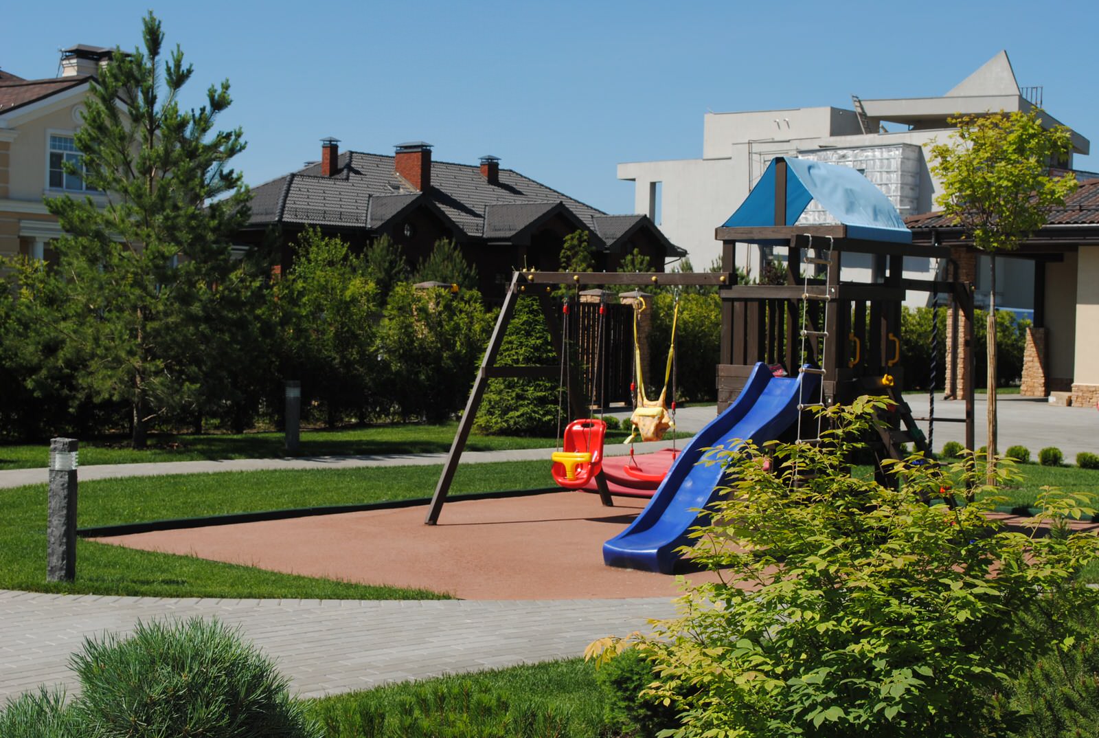 Сад с хвойными растениями