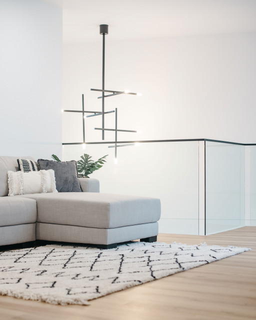 SNAPPER modern-family-room