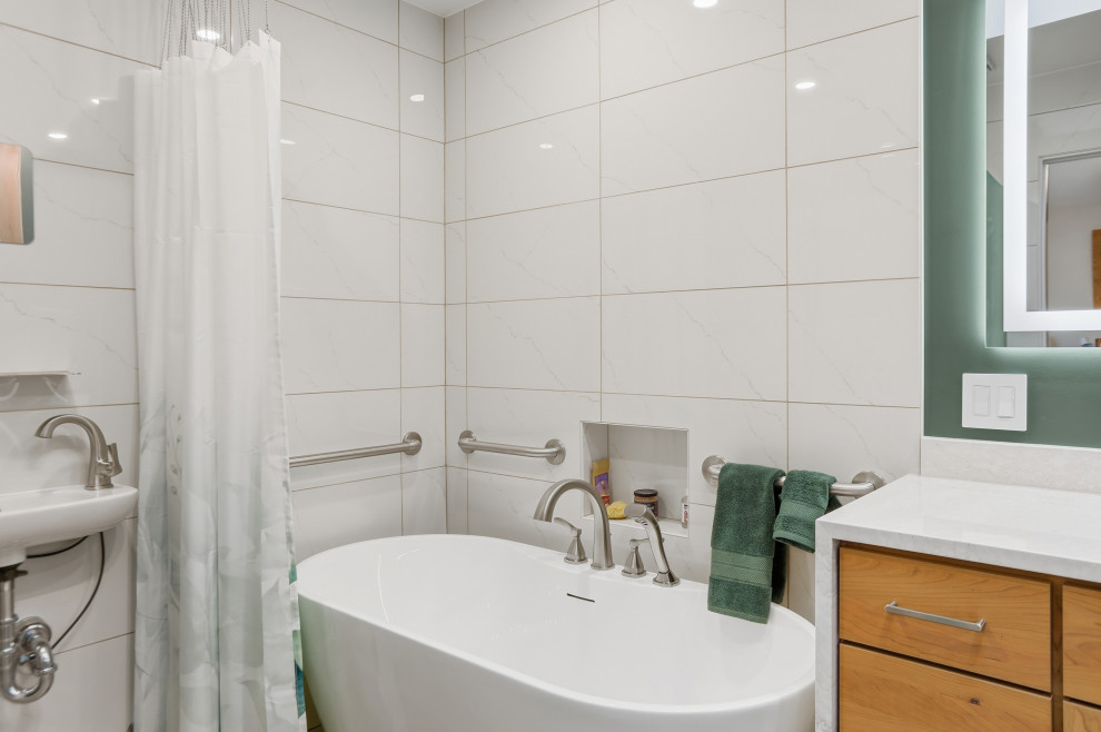 Bathroom - transitional bathroom idea
