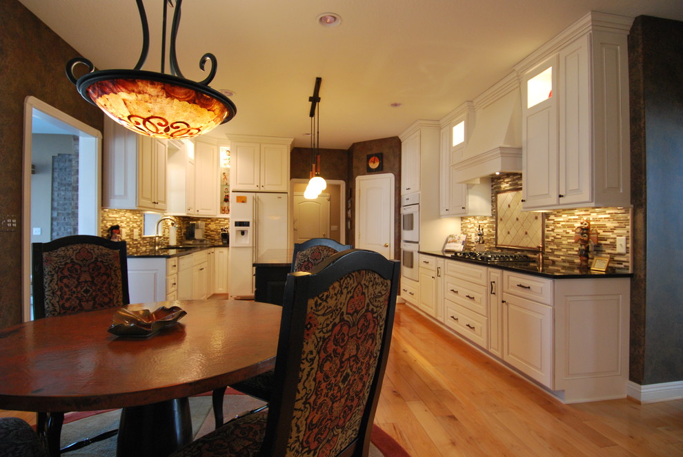 Kitchen - transitional kitchen idea in Indianapolis