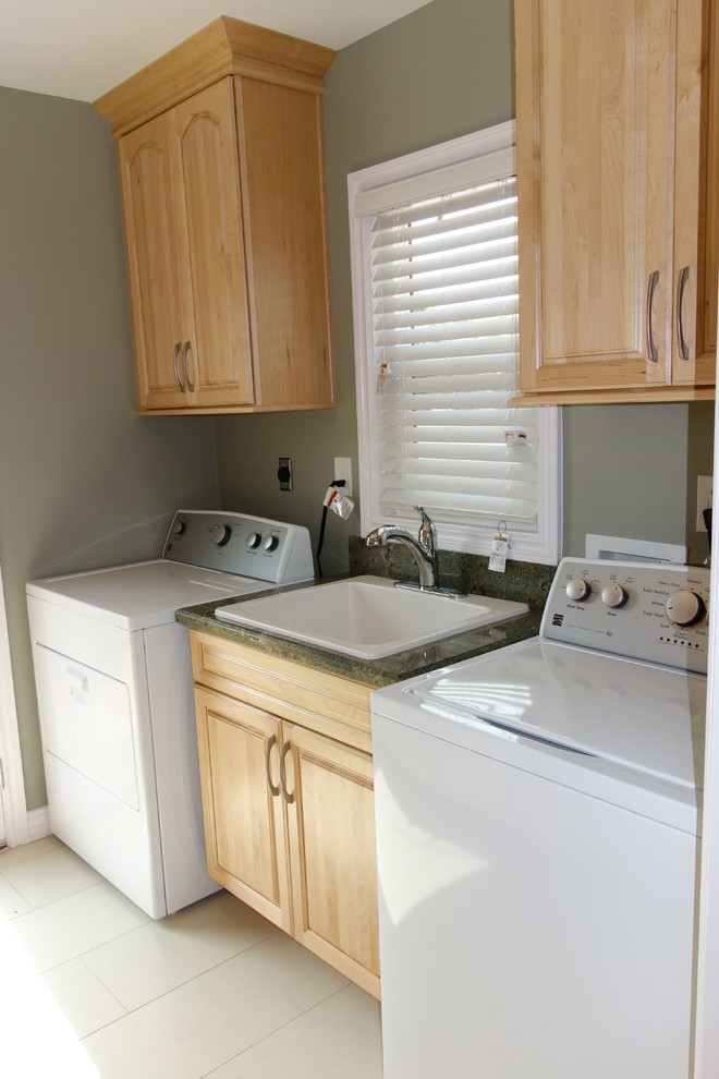 Transitional home design photo in Orange County