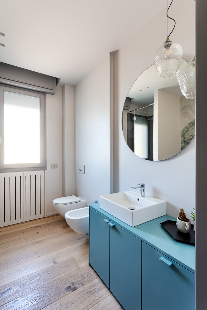 Modernes Badezimmer in Bologna