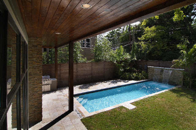 This is an example of a modern pool in Houston.