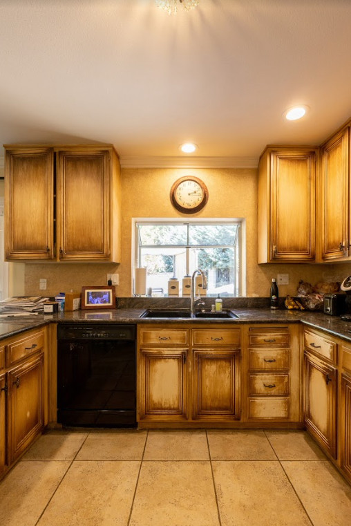 Kitchen - kitchen idea in Los Angeles