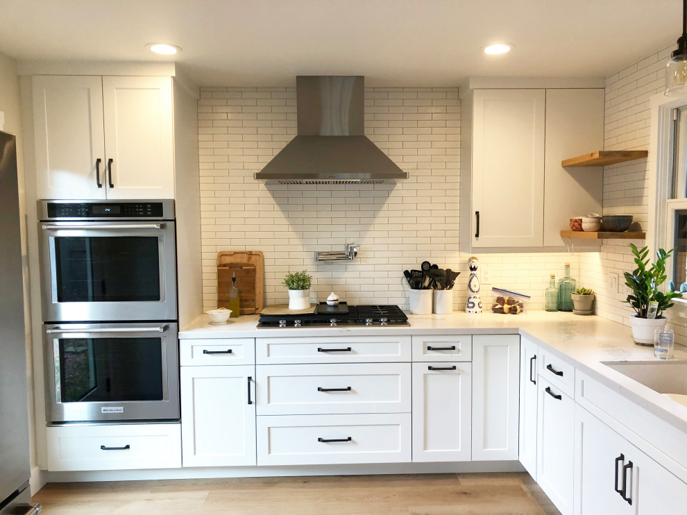 Kitchen - transitional kitchen idea