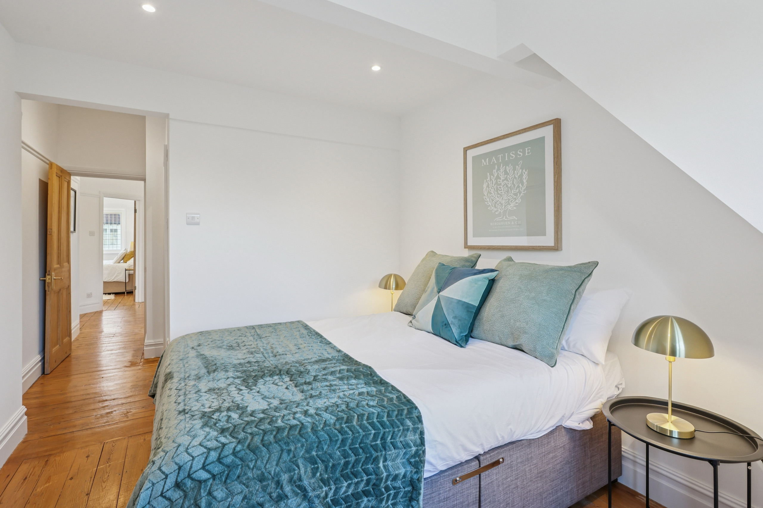 Three bedroom detached house in Thames Ditton