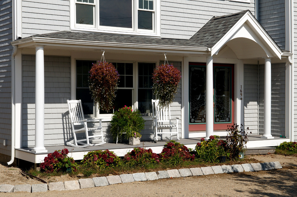 Contemporary verandah in Boston.