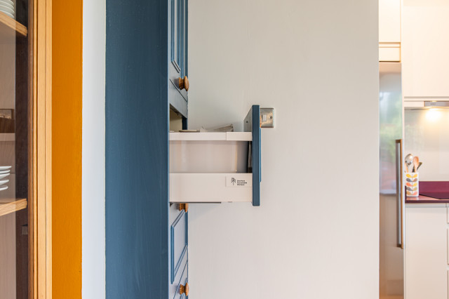 Compact Kitchen with Colour contemporary-koek