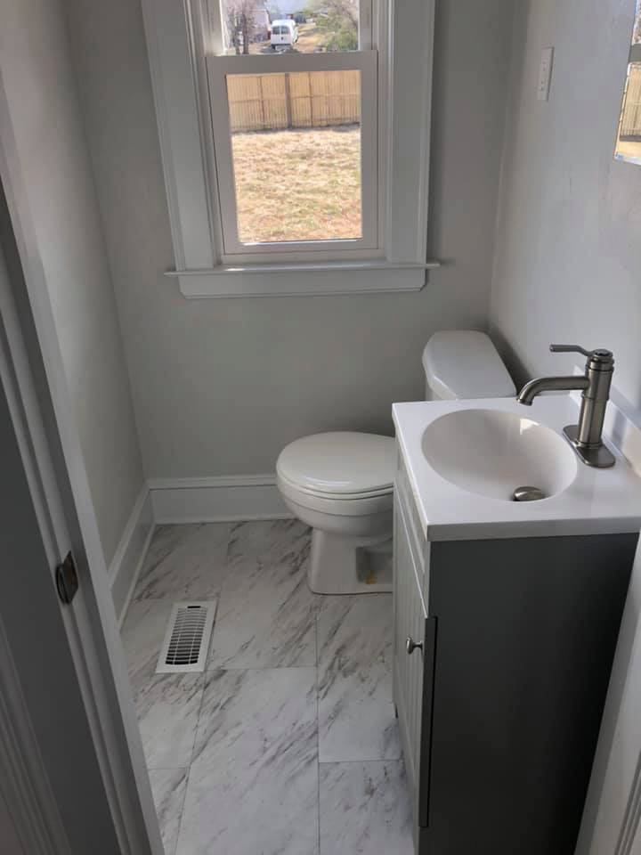 Bathroom - transitional bathroom idea