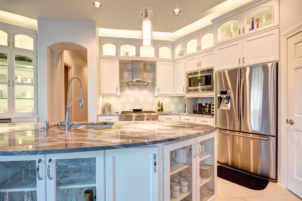 Example of a large transitional u-shaped porcelain tile eat-in kitchen design in Austin with an undermount sink, recessed-panel cabinets, white cabinets, marble countertops, gray backsplash, mosaic tile backsplash, stainless steel appliances and an island