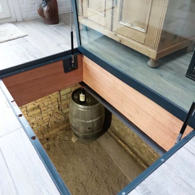Cr&eacute;ation de trappe de cave contemporaneo-bodega