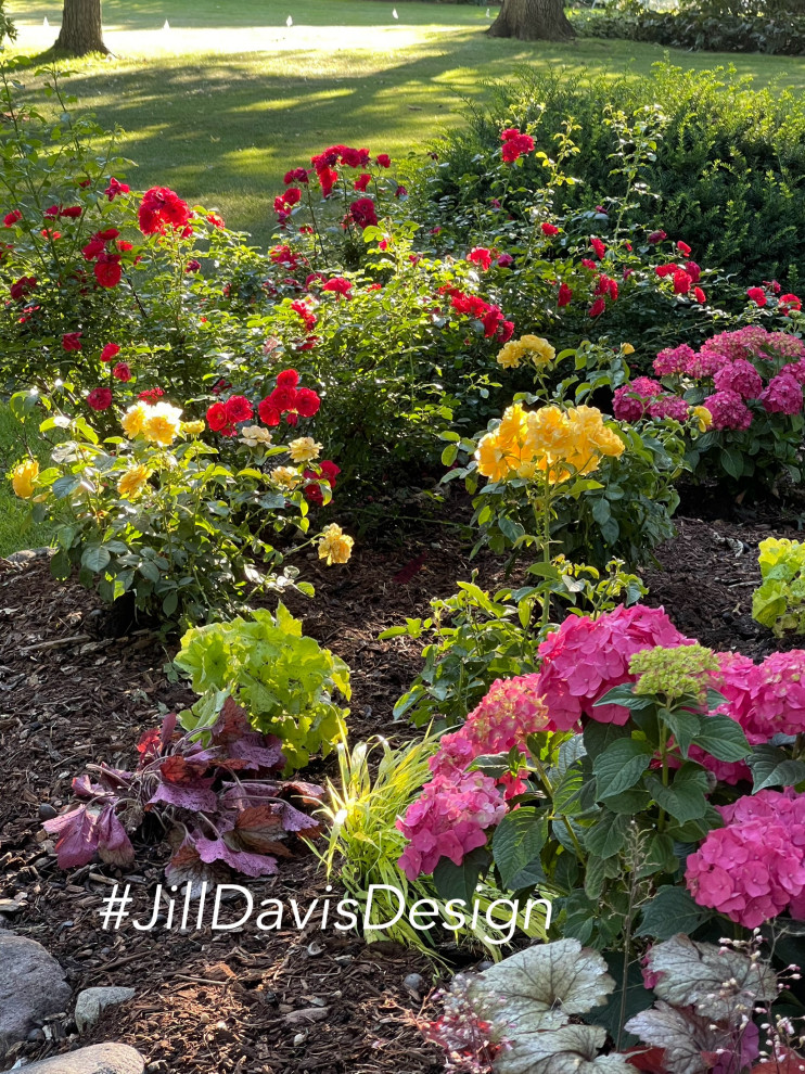 Photo of a transitional landscaping in Chicago.