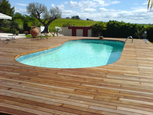 Terrasse Piscine Ip&eacute; contemporaneo-piscina