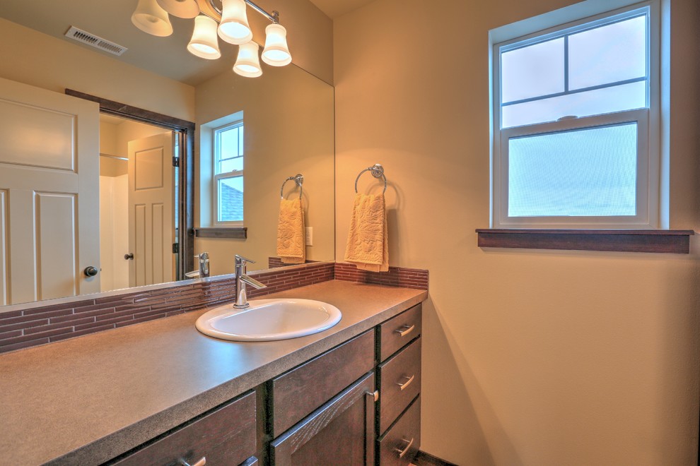 Mountain style home design photo in Seattle