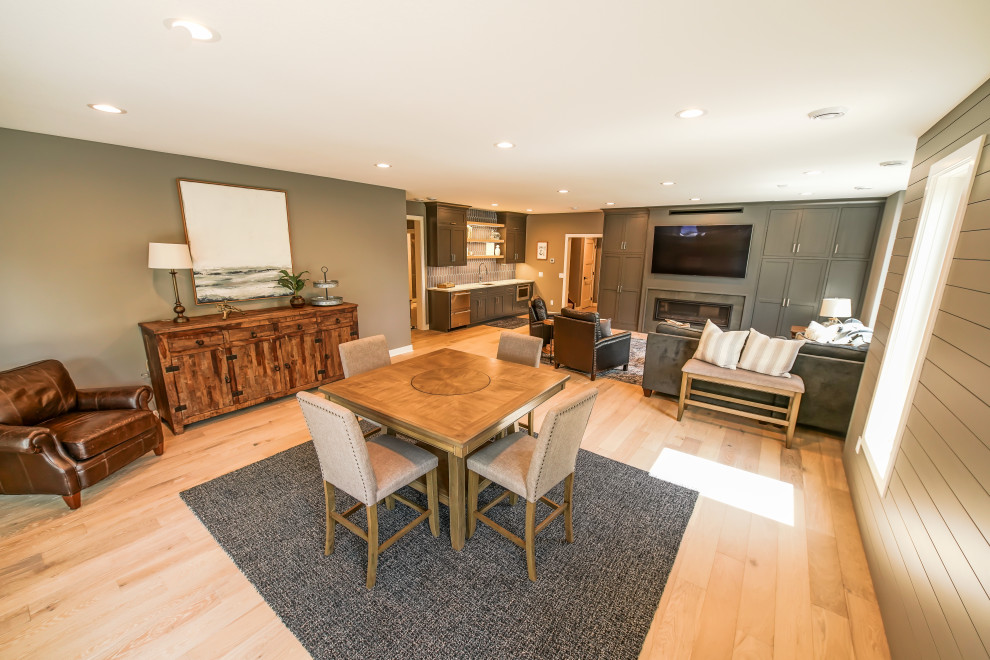 Transitional home design photo in Minneapolis