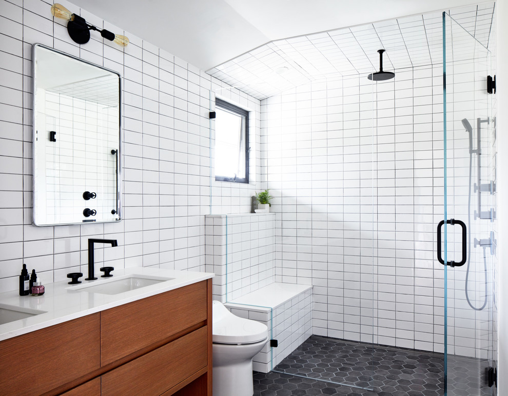 Design ideas for a midcentury bathroom in New York.