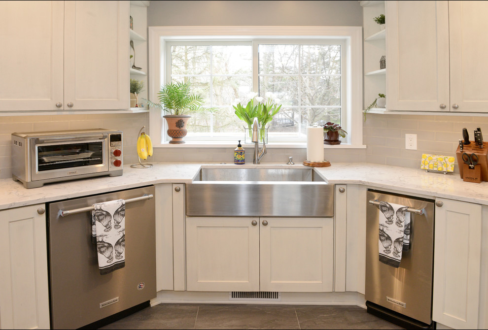 Transitional kitchen photo in New York