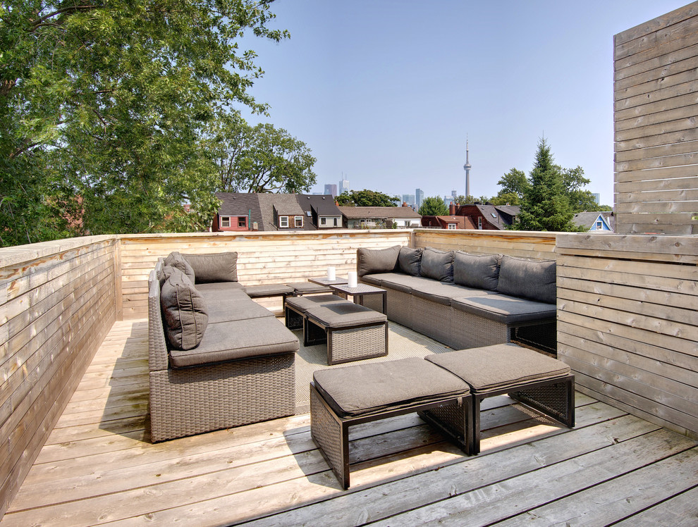 Inspiration for a mid-sized contemporary rooftop and rooftop deck in Toronto with no cover.