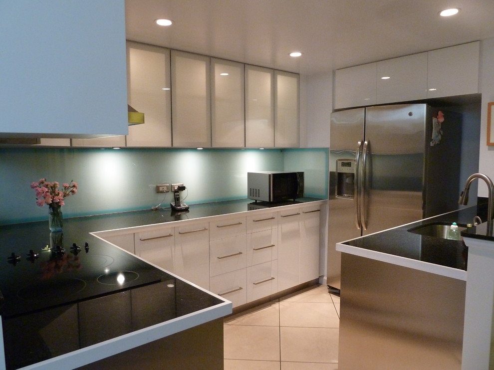 Trendy kitchen photo in Hawaii
