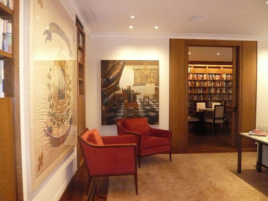 Elegant home design photo in New York