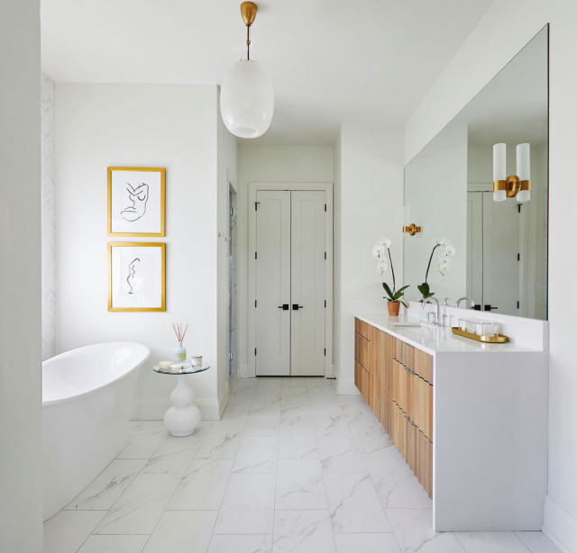 Contemporary White Kitchen trendy-badevaerelse