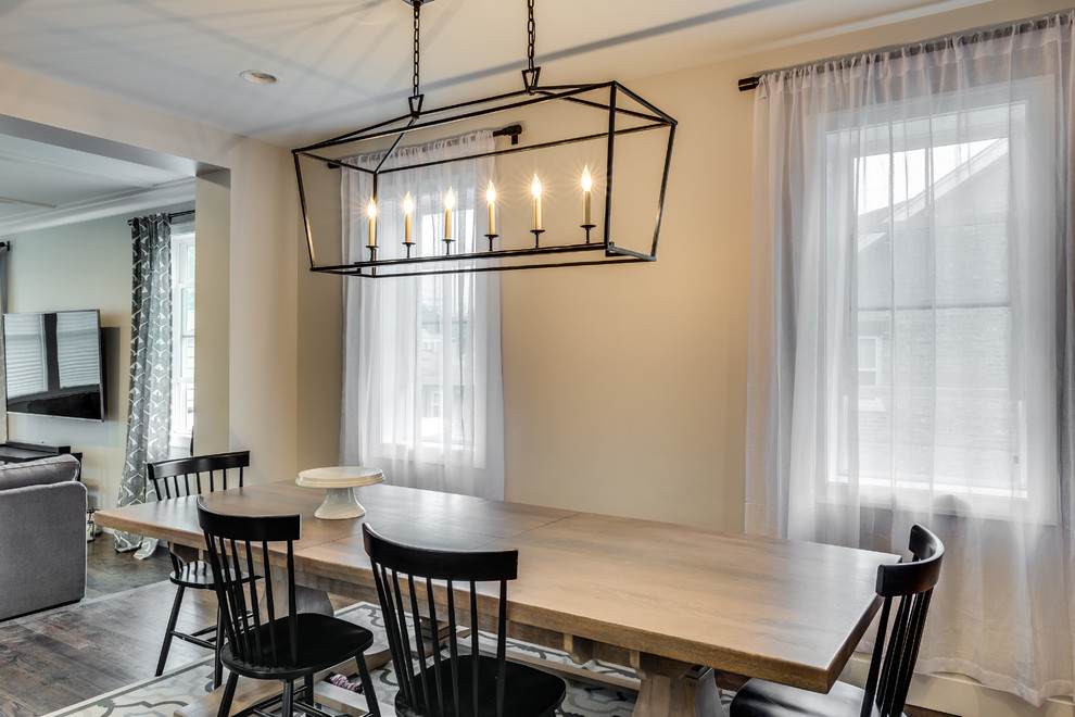 Inspiration for a transitional dining room remodel in Chicago