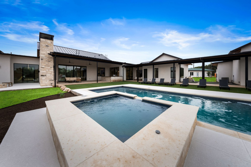 Example of a transitional pool design in Austin