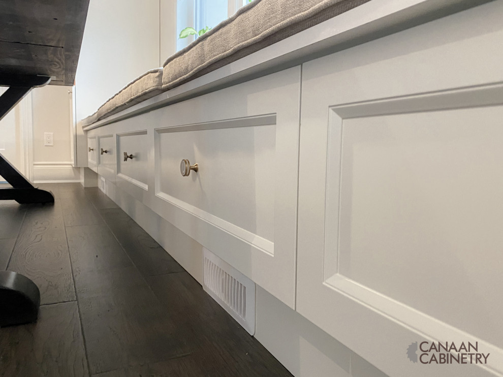 Home design - transitional home design idea in Toronto