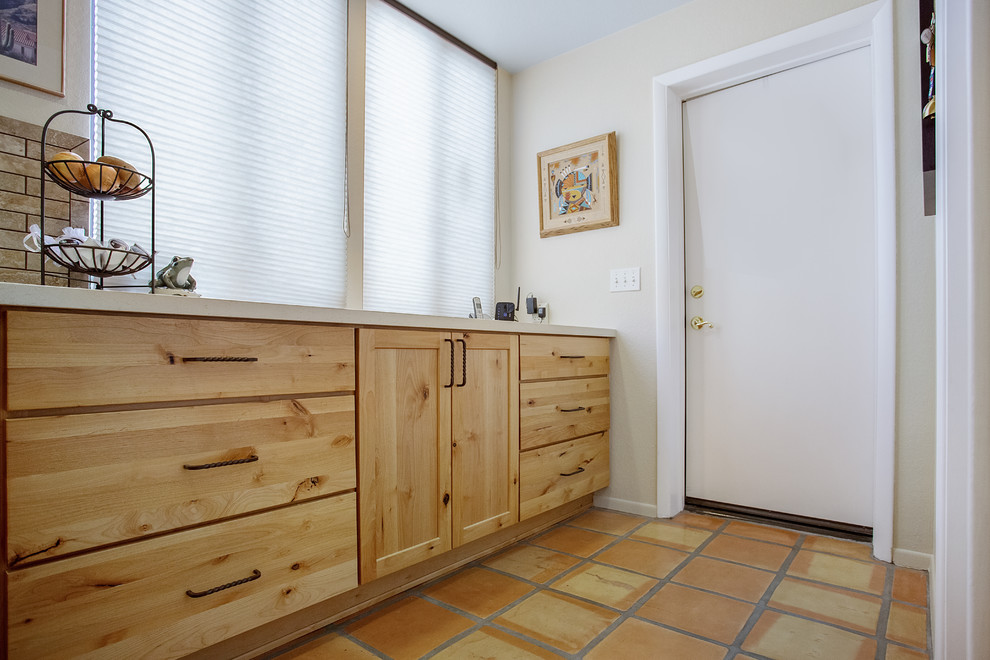 Home design - rustic home design idea in Phoenix