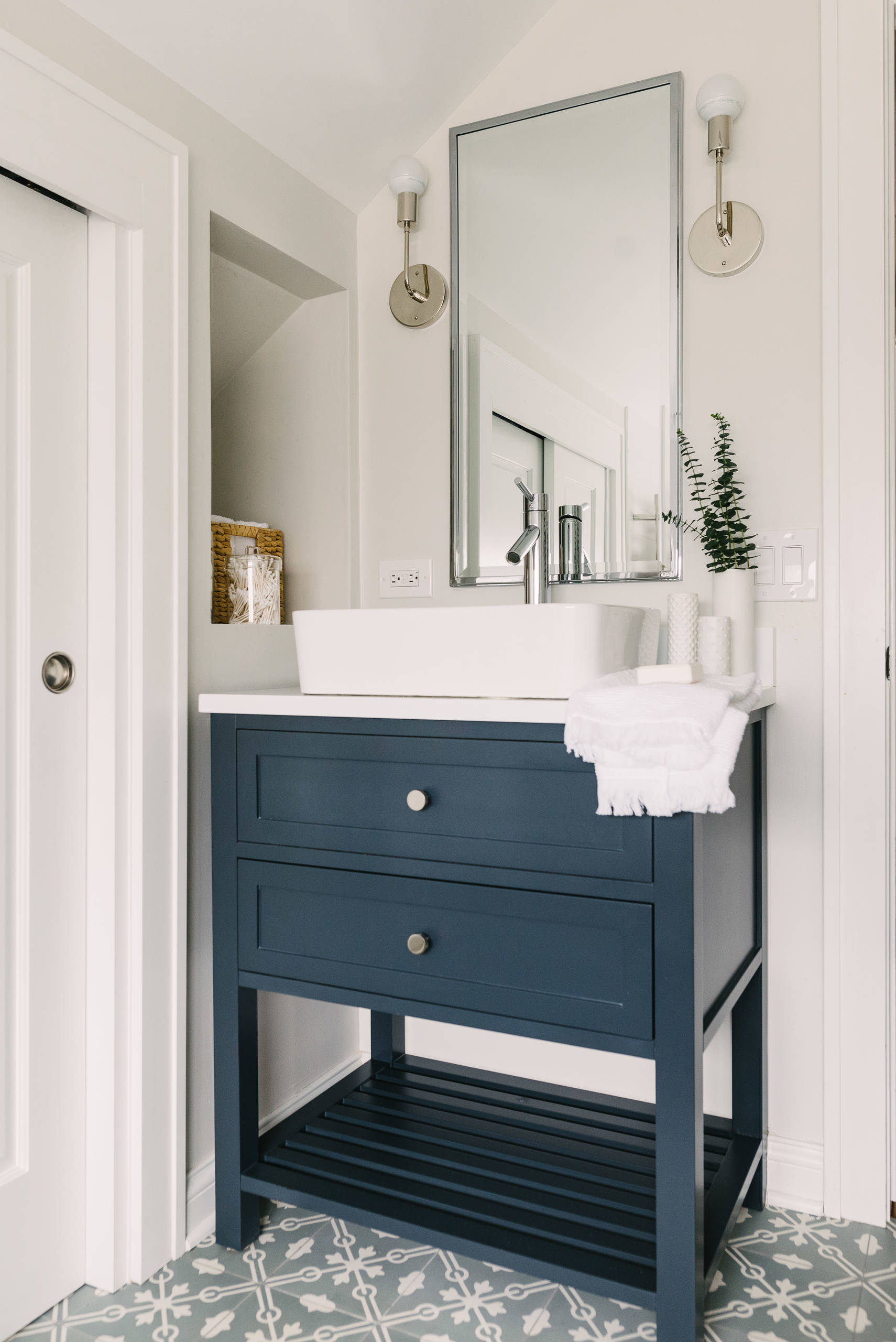 Navy And White Bathroom Ideas Houzz