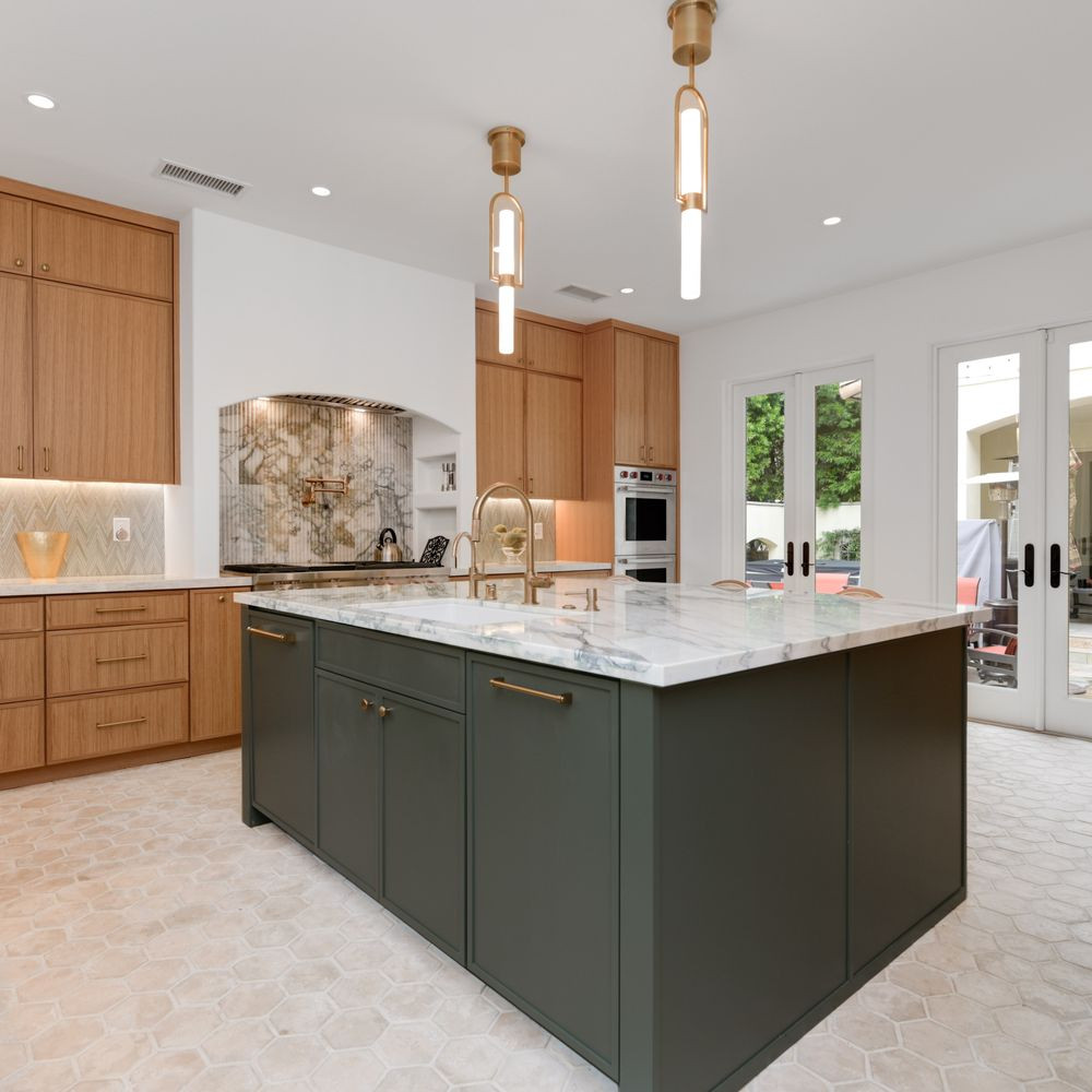 Kitchen - kitchen idea in Tampa