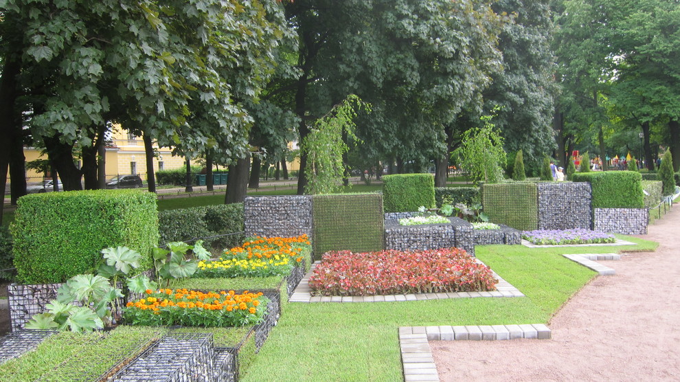 Выставка "Цветочный фестиваль в Александровском саду". "Конструктивизм"