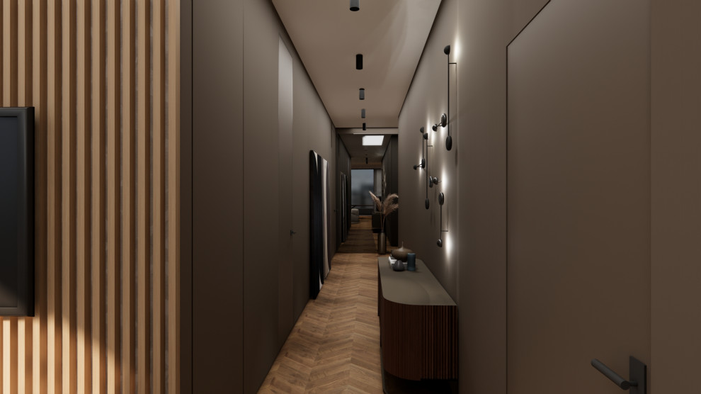 Esempio di un piccolo ingresso o corridoio minimalista con pareti marroni e pavimento in legno verniciato