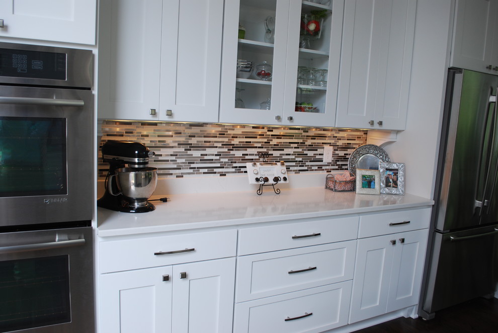 Example of a transitional kitchen design in Cleveland