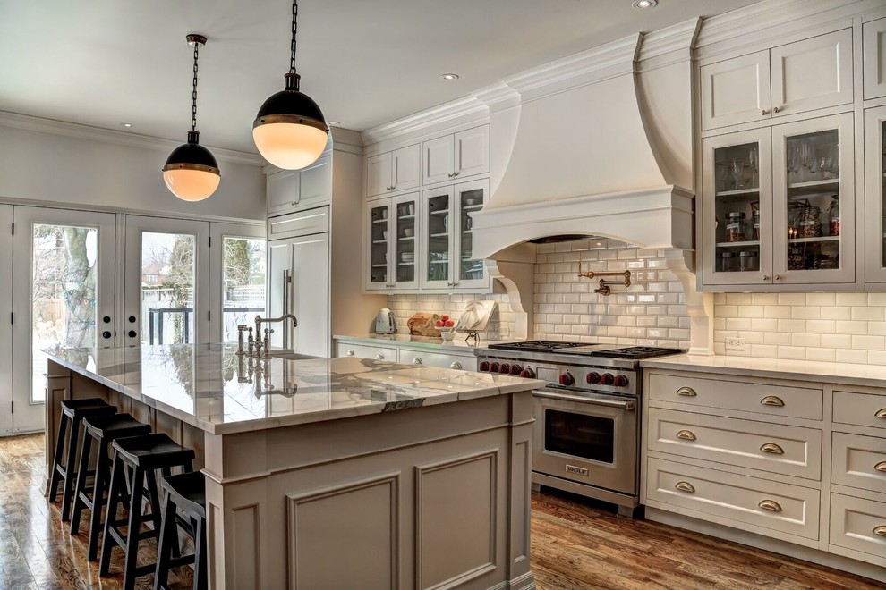 Inspiration for a transitional kitchen remodel in Toronto