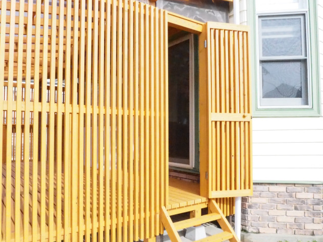 ネコとくつろぐデッキが欲しい場合 moderno-terraza-y-balcon