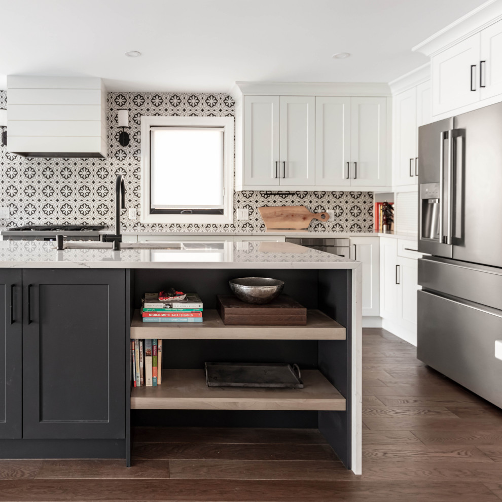 Kitchen - transitional kitchen idea in Toronto