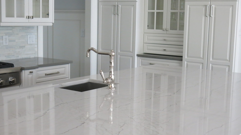 Kitchen - transitional kitchen idea