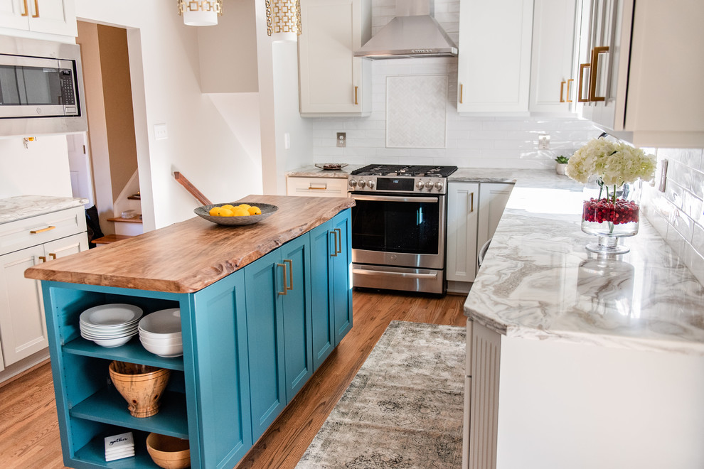 Example of a transitional kitchen design in Charlotte