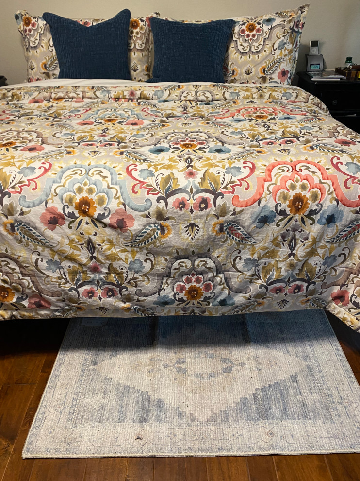 does this rug go with comforter?