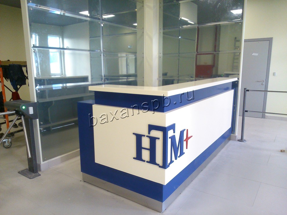 Стойки ресепшн