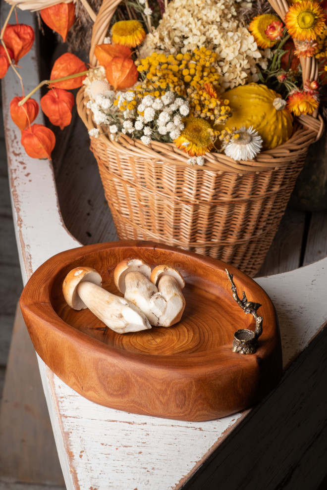 Декоративная деревянная посуда и предметы интерьера