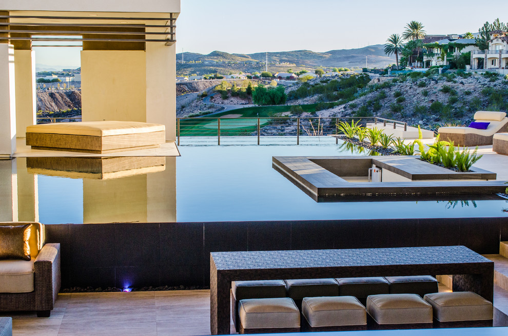 This is an example of a contemporary pool in Las Vegas.