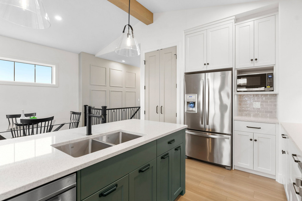Kitchen - transitional kitchen idea