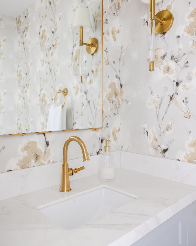Inspiration for a transitional home design remodel in Toronto