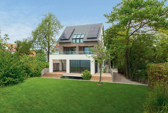 Haus am See contemporaneo-facciata